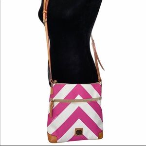 DOONEY & BOURKE: Pink and White Chevron Purse